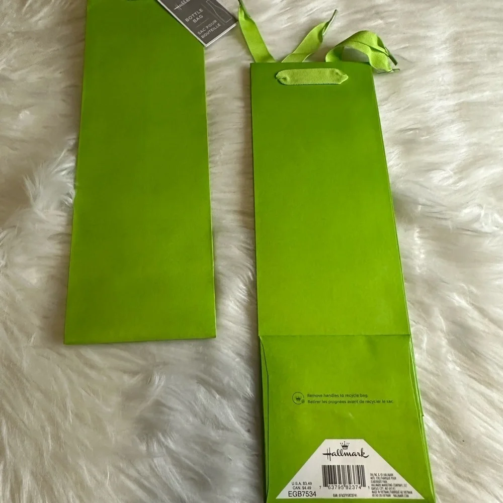 🩷5/$10 Hallmark Vibrant Green Gift Bags